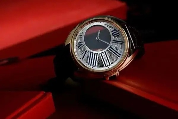 解密卡地亞腕表表殼破裂：專業(yè)修復(fù)策略深度剖析（圖）